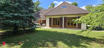 Maison - 250 m² - 8 pièces