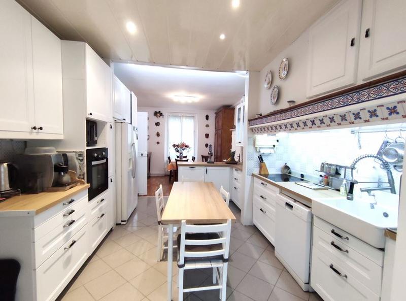 Demeure - 230 m² - 12 pièces