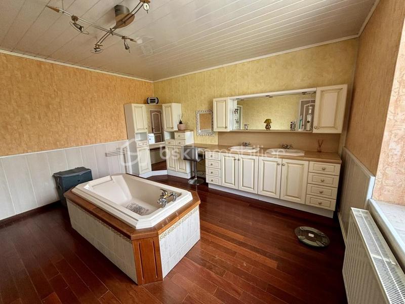 Maison - 197 m² - 5 pièces