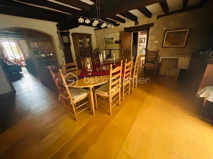 Propriété - 251 m² - 9 pièces