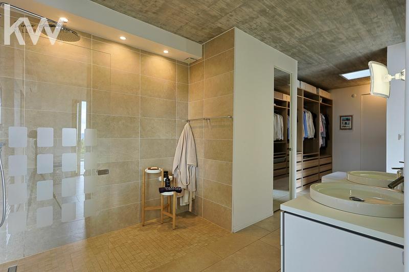 Maison contemporaine - 239 m² - 8 pièces