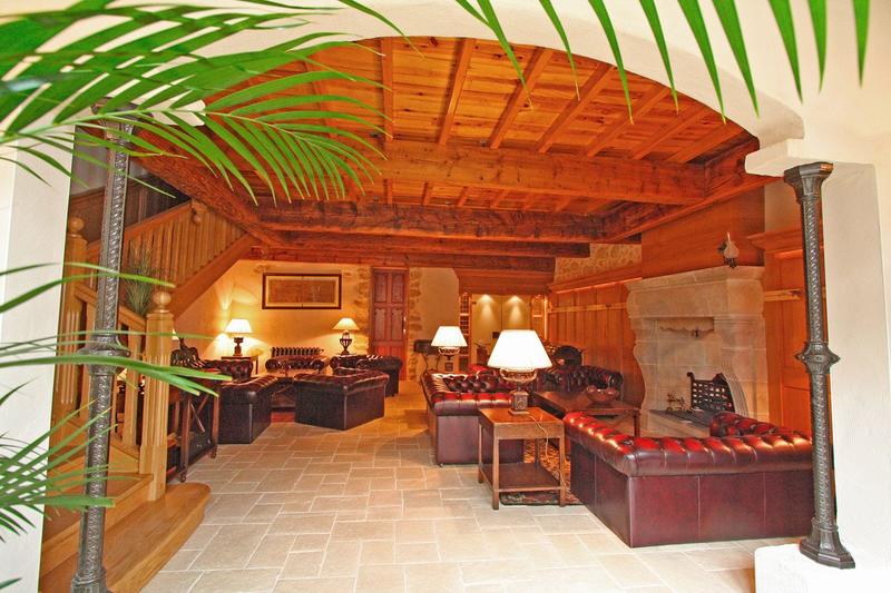 Maison ancienne - 360 m² - 6 pièces