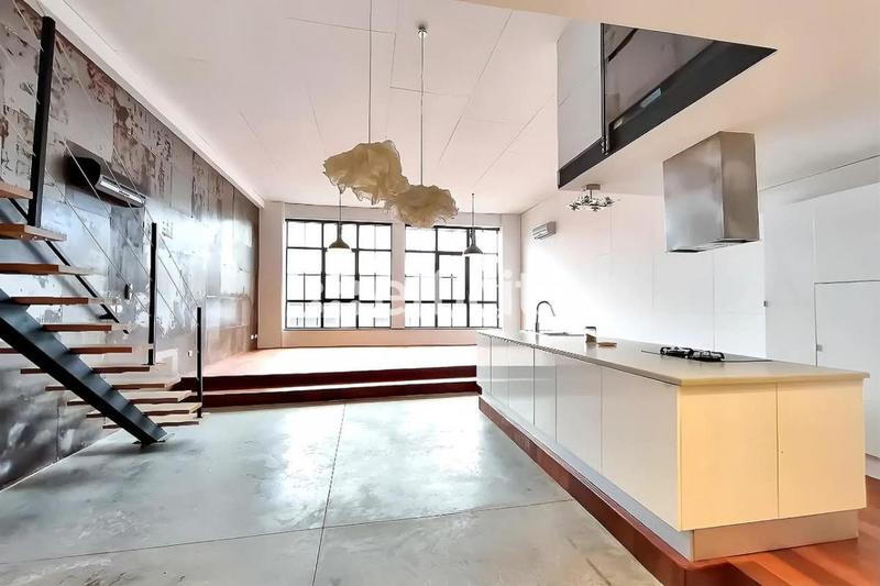 Loft - 138 m² - 3 pièces