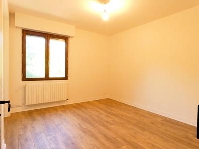 Maison traditionnelle - 197 m² - 8 pièces