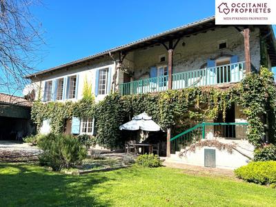 Propriété - 290 m² - 9 pièces