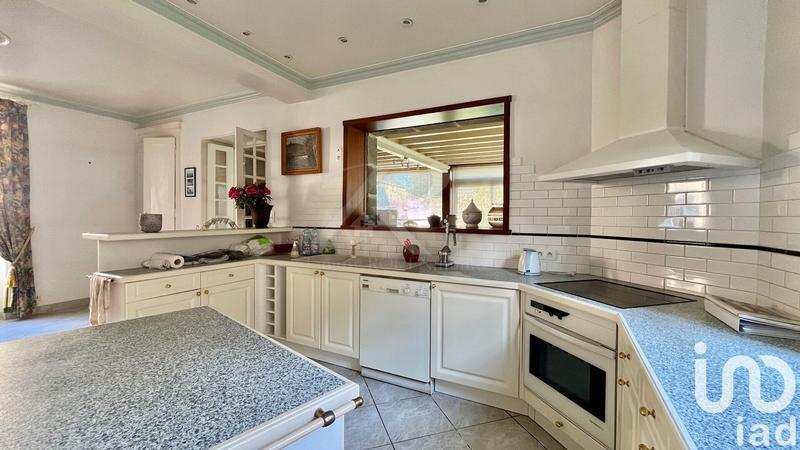 Maison - 212 m² - 8 pièces