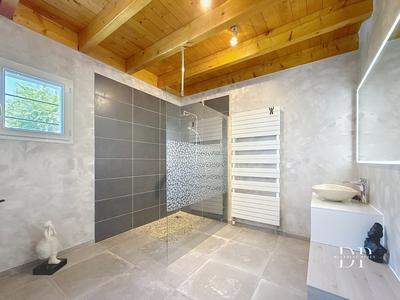 Maison - 222 m² - 5 pièces