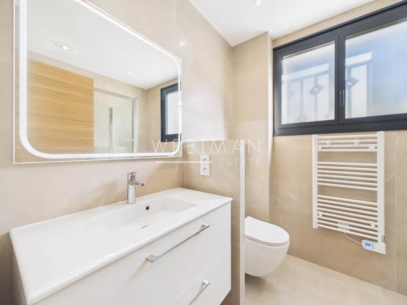 Villa - 212 m² - 6 pièces