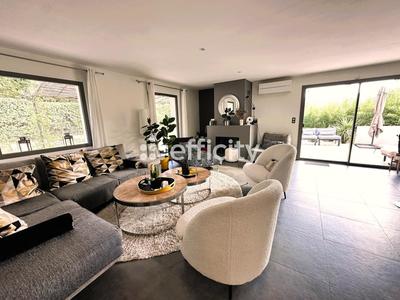 Maison - 290 m² - 11 pièces