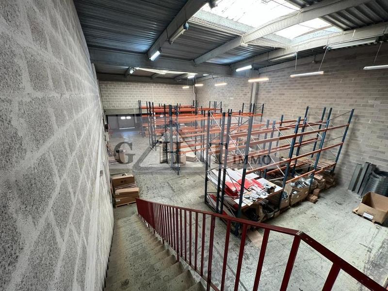 Entrepôt - 1 423 m²