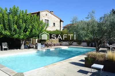 Maison - 292 m² - 9 pièces