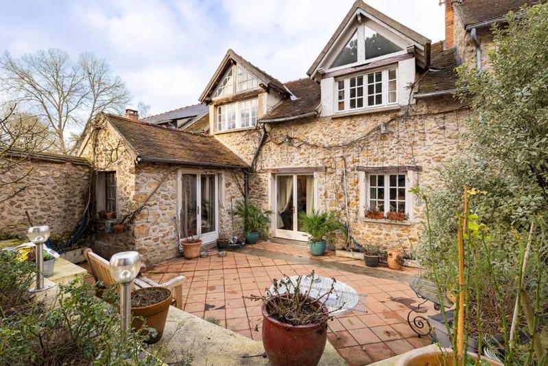 Maison - 212 m² - 9 pièces