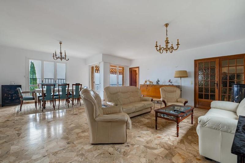 Maison - 200 m² - 6 pièces