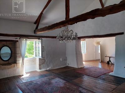 Maison - 216 m² - 6 pièces