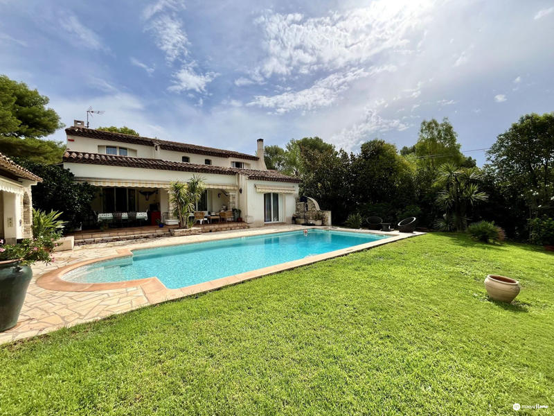Villa - 230 m² - 7 pièces