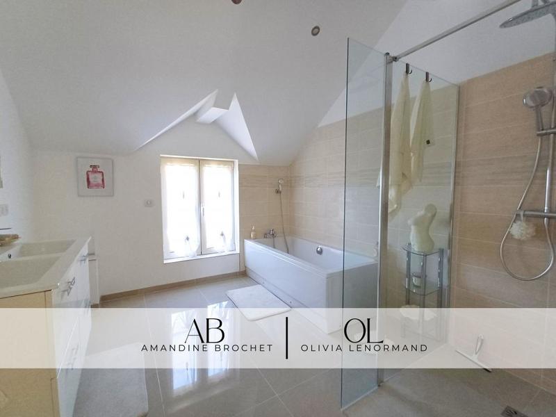 Maison - 311 m² - 8 pièces