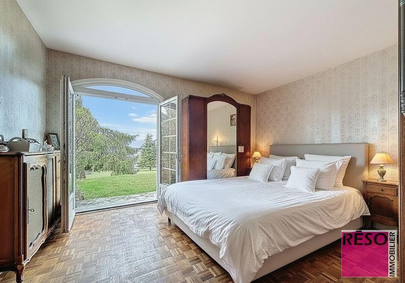 Maison - 230 m² - 7 pièces