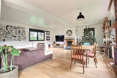 Maison - 143 m² - 5 pièces