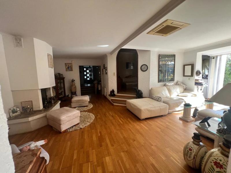 Maison - 220 m² - 9 pièces