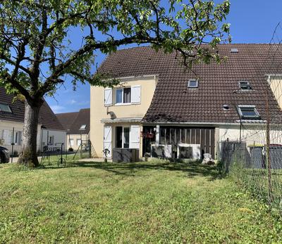 Maison jumelée - 104 m² - 6 pièces