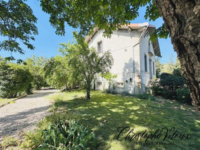 Propriété - 240 m² - 7 pièces