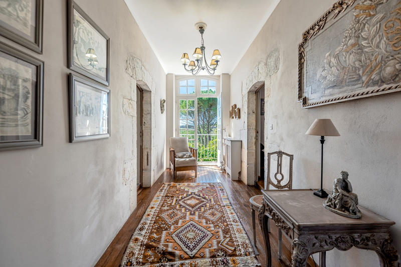 Maison - 296 m² - 7 pièces