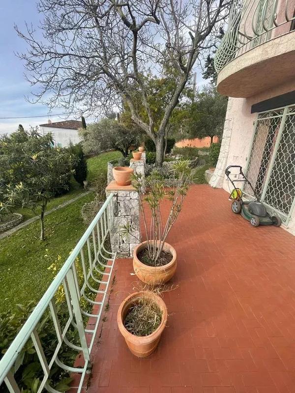 Villa - 300 m² - 7 pièces