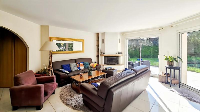 Maison - 204 m² - 8 pièces