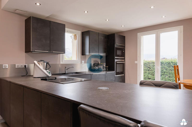 Maison - 144 m² - 8 pièces