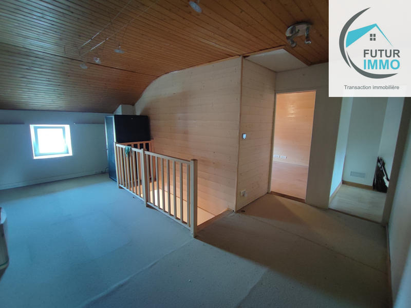 Maison - 325 m² - 9 pièces