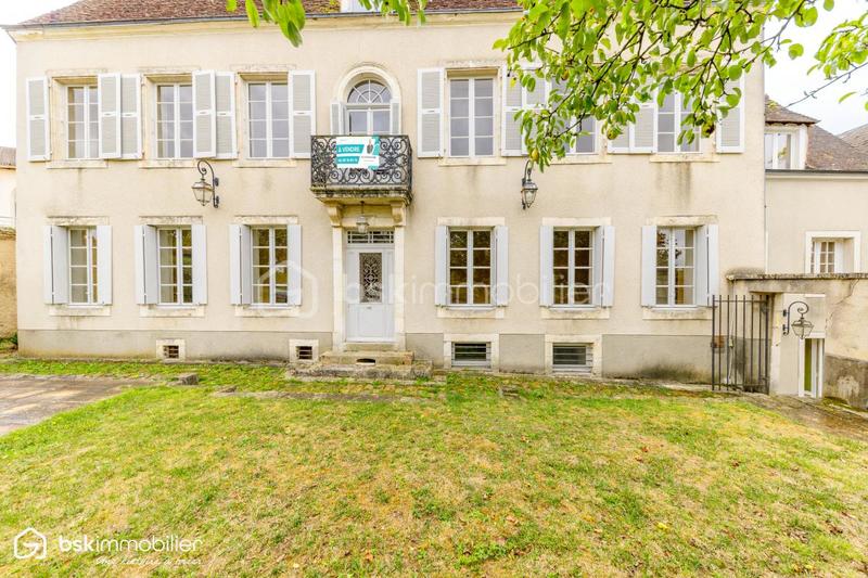 Demeure - 326 m² - 9 pièces