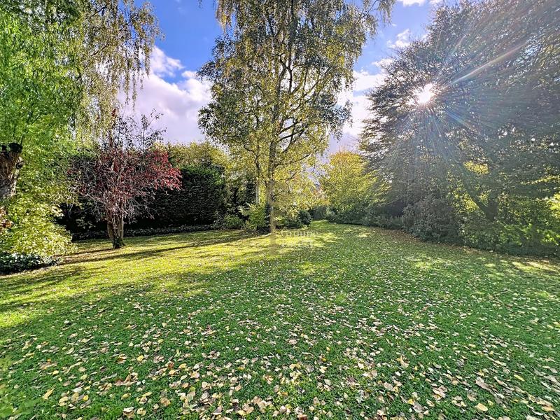 Maison - 245 m² - 9 pièces