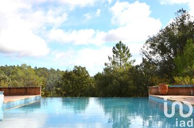 Maison - 230 m² - 6 pièces