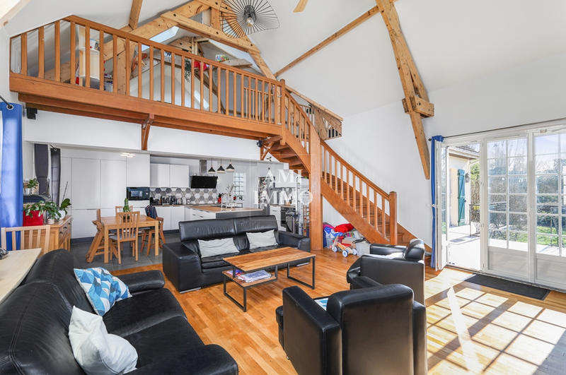 Propriété - 247 m² - 9 pièces