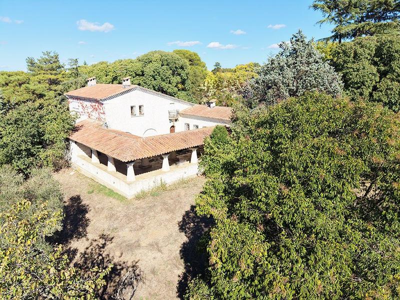 Maison - 352 m² - 12 pièces