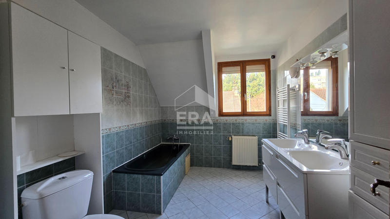 Maison - 92 m² - 5 pièces