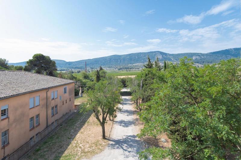 Maison - 3 706 m² - 13 pièces