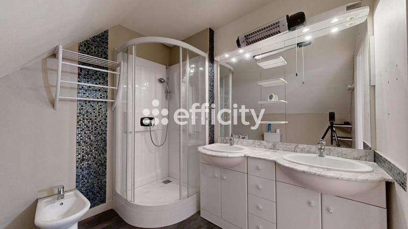 Maison en pierre - 143 m² - 6 pièces