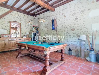 Maison - 244 m² - 10 pièces