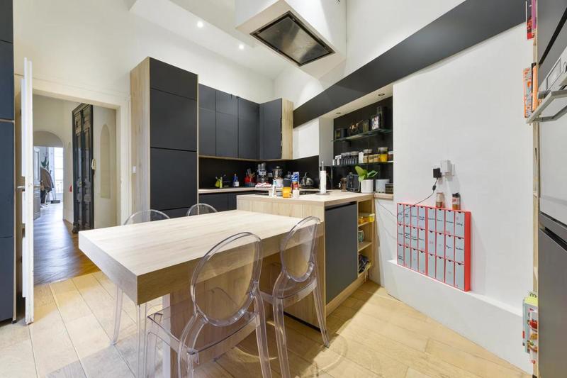 Appartement - 220 m² - 8 pièces