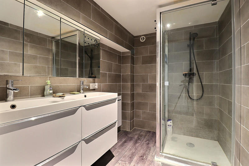 Appartement - 240 m² - 9 pièces