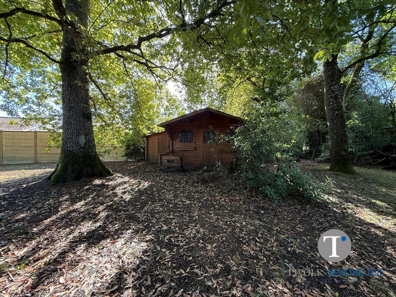 Maison - 237 m² - 8 pièces