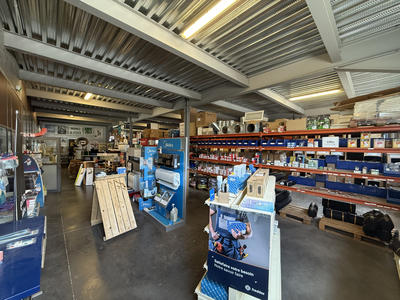 Local d'activités - 376 m²