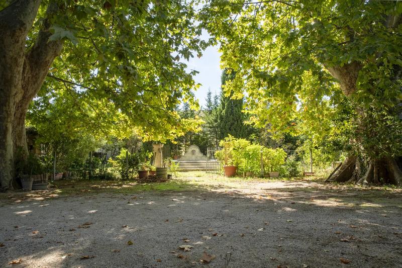 Maison - 325 m² - 13 pièces