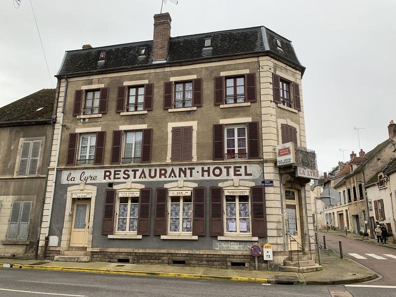 Maison - 250 m² - 9 pièces