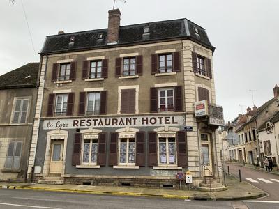 Maison - 250 m² - 9 pièces