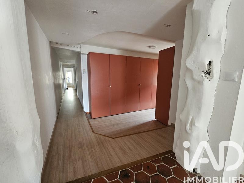 Maison - 202 m² - 7 pièces