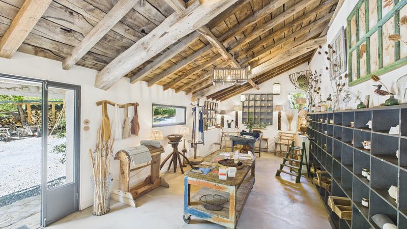 Propriété - 770 m² - 15 pièces