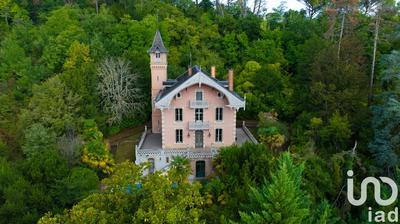 Maison - 402 m² - 12 pièces