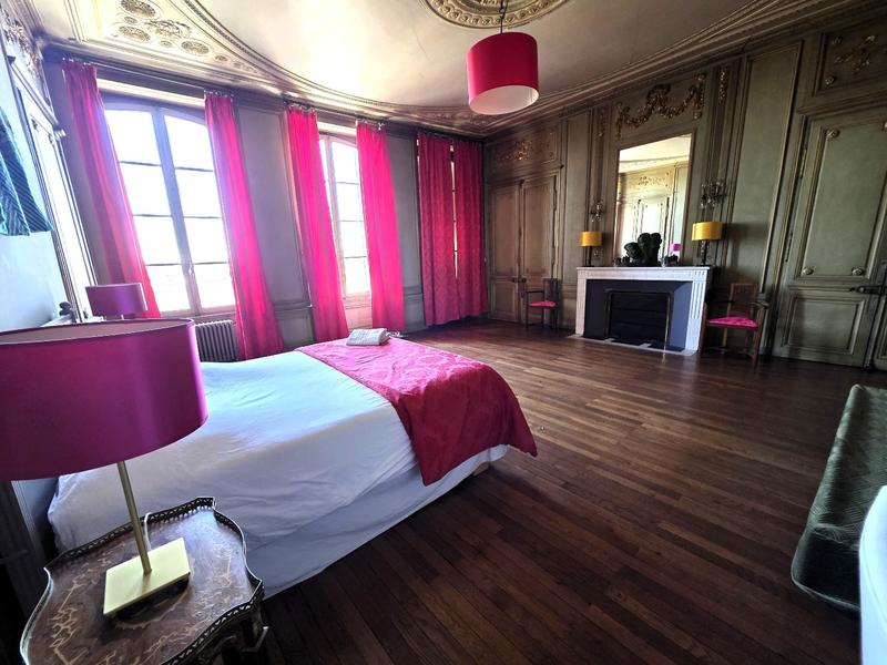 Maison - 303 m² - 7 pièces